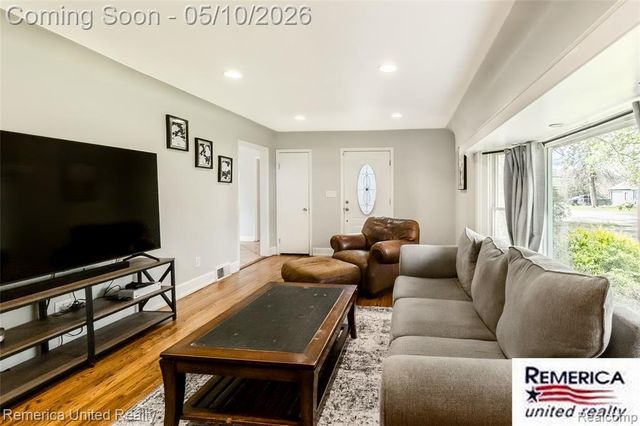 21514 Wheeler Street, Farmington, MI 48336