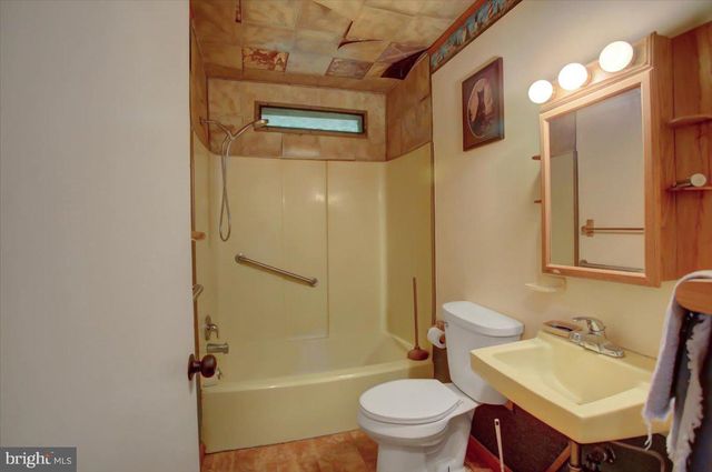 3593 FUNK ROAD, Chambersburg, PA 17201