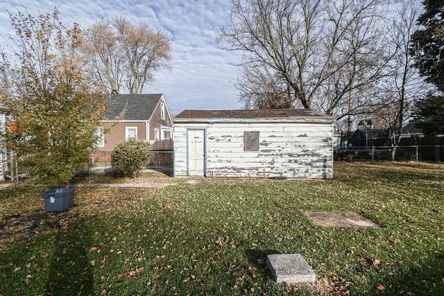 629 S Fulton Avenue, Waukegan, IL 60085