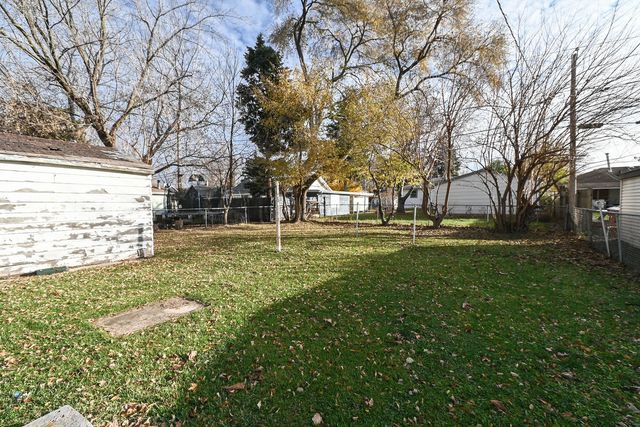 629 S Fulton Avenue, Waukegan, IL 60085