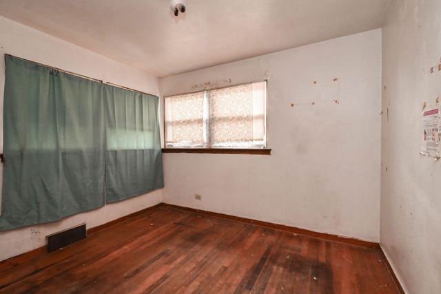 629 S Fulton Avenue, Waukegan, IL 60085