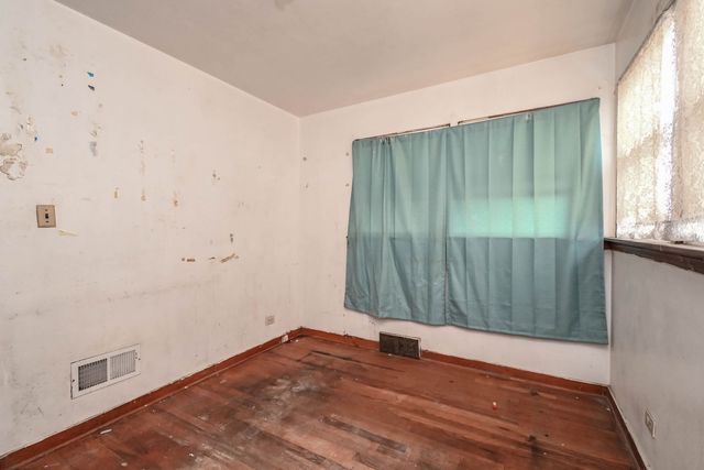 629 S Fulton Avenue, Waukegan, IL 60085
