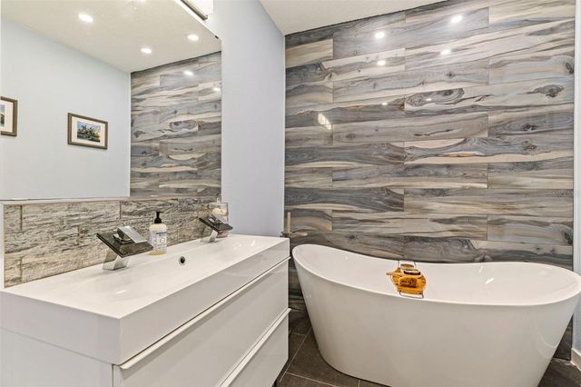 3827 17TH STREET N, St Petersburg, FL 33714