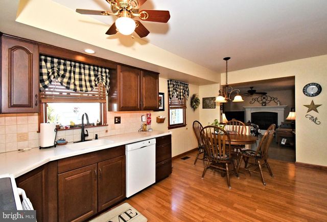 700 ALEXANDER DR, Hatfield, PA 19440