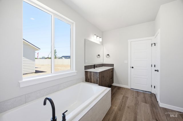 4860 S Bleachfield Ave, Meridian, ID 83642