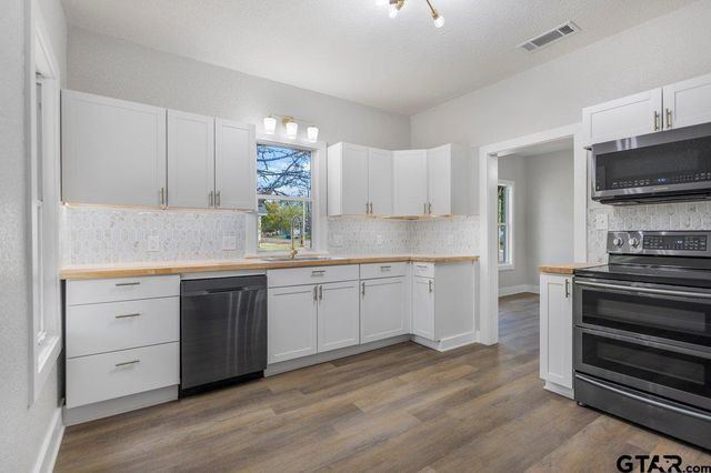 301 S Ponsard, Troup, TX 75789