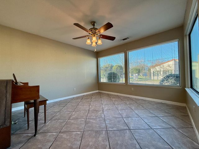 1934 Venetian Dr, Stockton, CA 95207