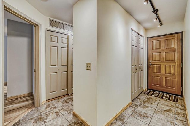 7200 Cahill Road 104, Edina, MN 55439