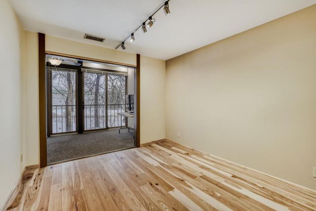 7200 Cahill Road 104, Edina, MN 55439