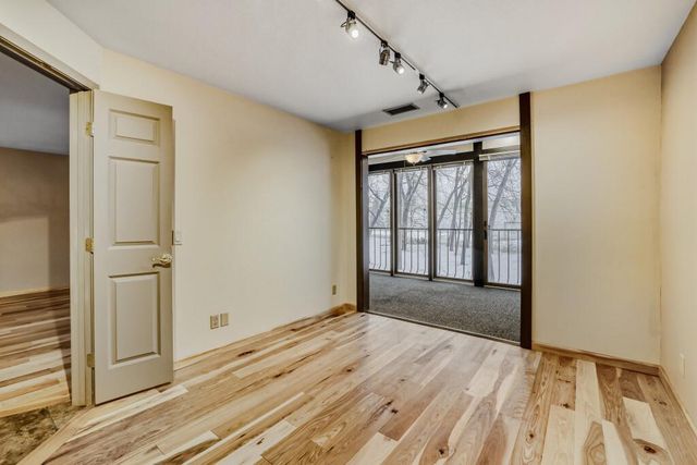 7200 Cahill Road 104, Edina, MN 55439