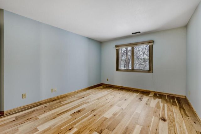 7200 Cahill Road 104, Edina, MN 55439