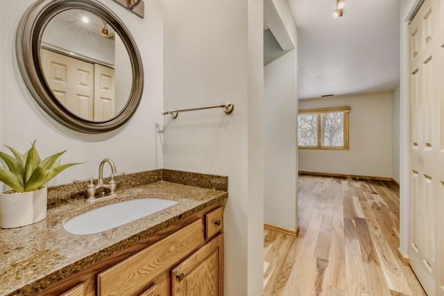 7200 Cahill Road 104, Edina, MN 55439