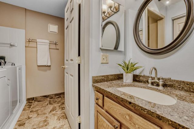 7200 Cahill Road 104, Edina, MN 55439