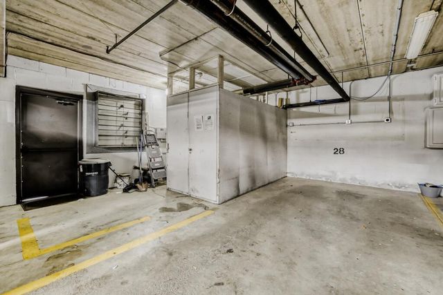 7200 Cahill Road 104, Edina, MN 55439