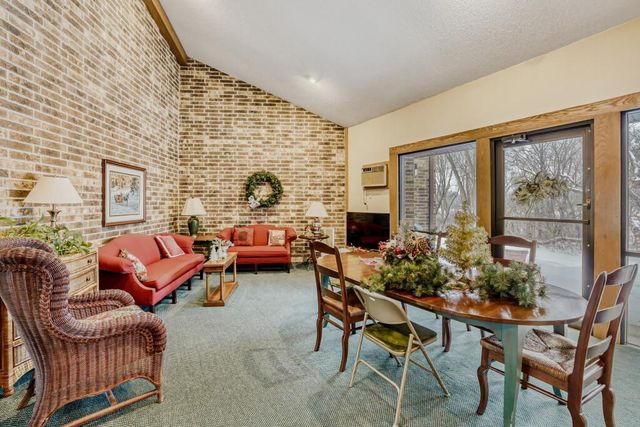 7200 Cahill Road 104, Edina, MN 55439