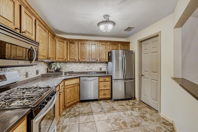 7200 Cahill Road 104, Edina, MN 55439