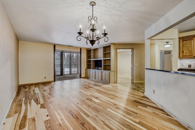 7200 Cahill Road 104, Edina, MN 55439