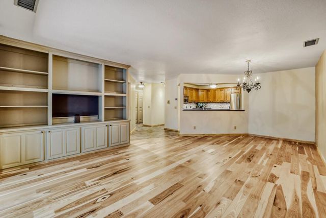 7200 Cahill Road 104, Edina, MN 55439