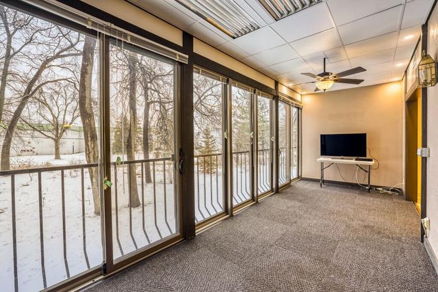 7200 Cahill Road 104, Edina, MN 55439