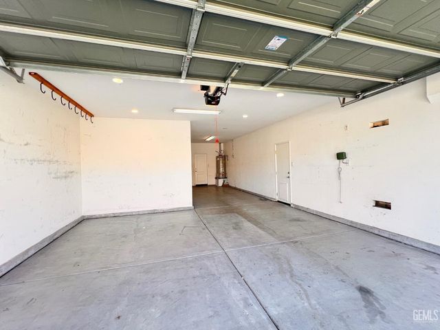 12413 Colorado Avenue, Bakersfield, CA 93312