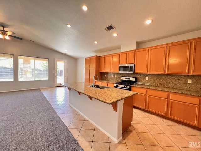 12413 Colorado Avenue, Bakersfield, CA 93312