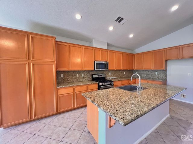 12413 Colorado Avenue, Bakersfield, CA 93312