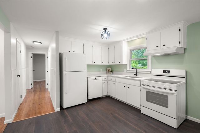 188 Moss Rd, Springfield, MA 01119
