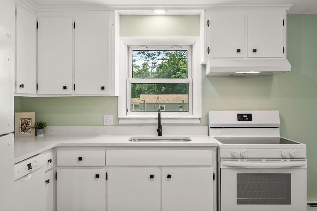 188 Moss Rd, Springfield, MA 01119