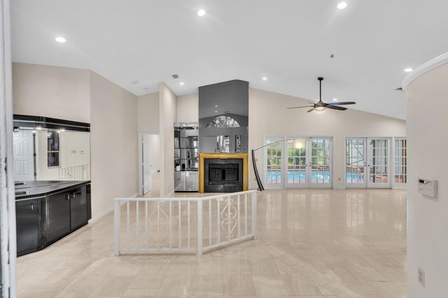 22595 ESPLANADA Circle W, Boca Raton, FL 33433