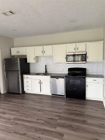 1425 April Villas B, Conroe, TX 77356