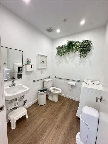10890 NW 17th St 121, Sweetwater, FL 33172