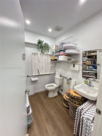 10890 NW 17th St 121, Sweetwater, FL 33172