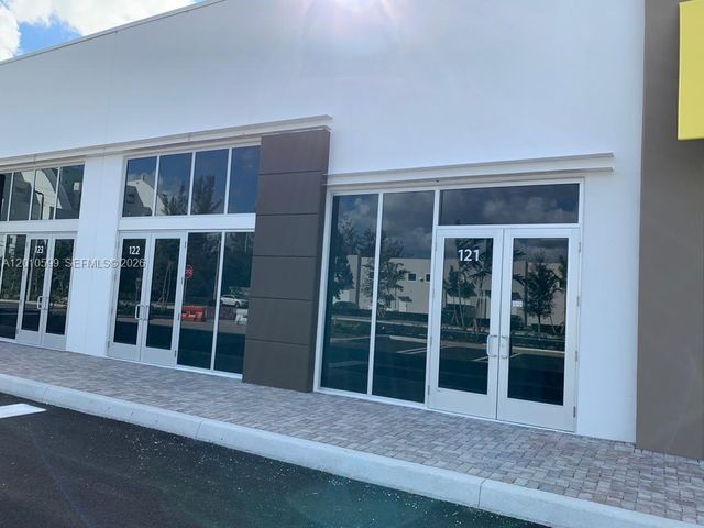 10890 NW 17th St 121, Sweetwater, FL 33172
