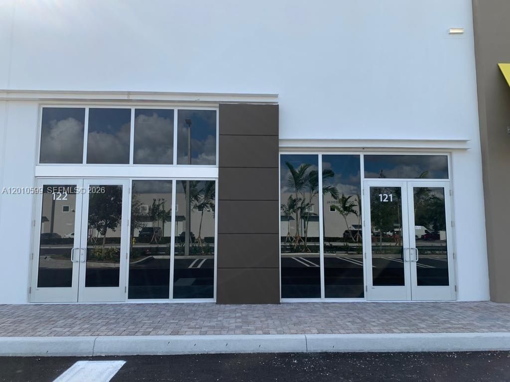 10890 NW 17th St 121, Sweetwater, FL 33172