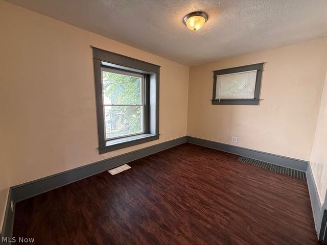 1017 La Croix Avenue, Akron, OH 44307