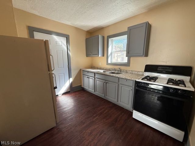 1017 La Croix Avenue, Akron, OH 44307