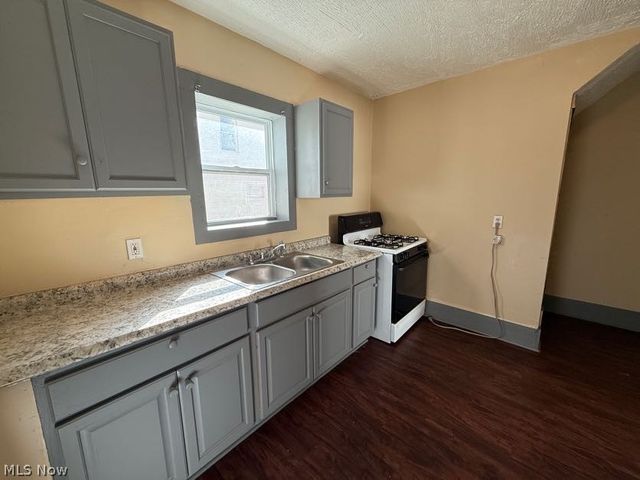 1017 La Croix Avenue, Akron, OH 44307