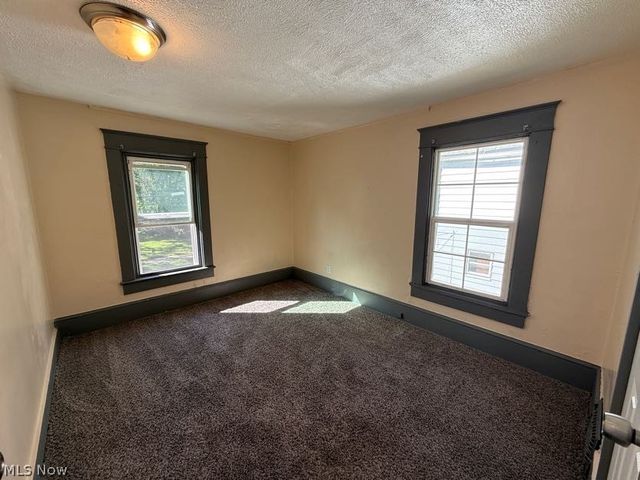 1017 La Croix Avenue, Akron, OH 44307