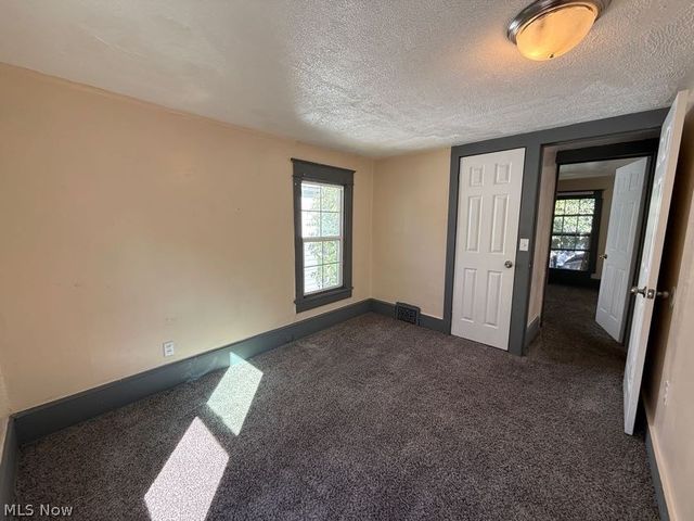 1017 La Croix Avenue, Akron, OH 44307