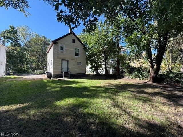 1017 La Croix Avenue, Akron, OH 44307