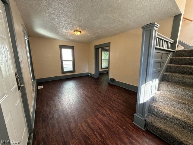 1017 La Croix Avenue, Akron, OH 44307