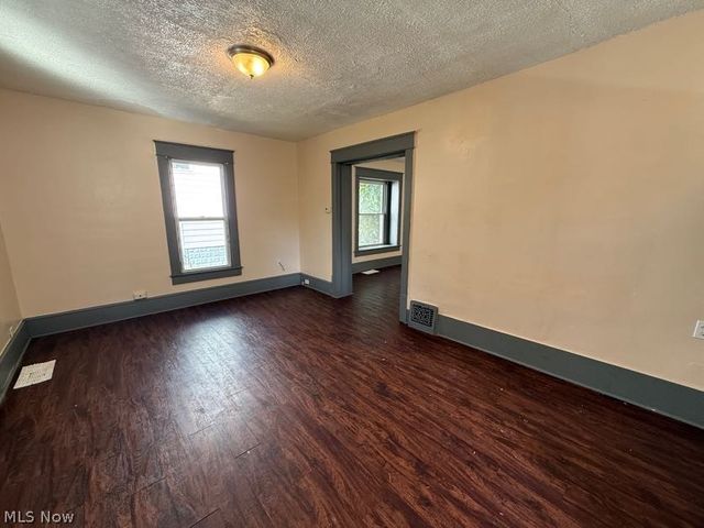 1017 La Croix Avenue, Akron, OH 44307