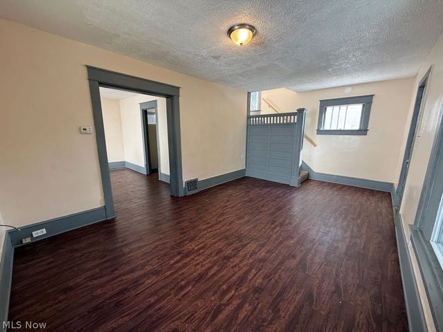 1017 La Croix Avenue, Akron, OH 44307