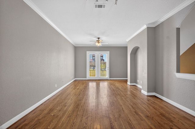 320 Cathedral Square, Beaumont, TX 77701