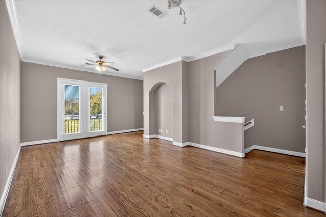 320 Cathedral Square, Beaumont, TX 77701