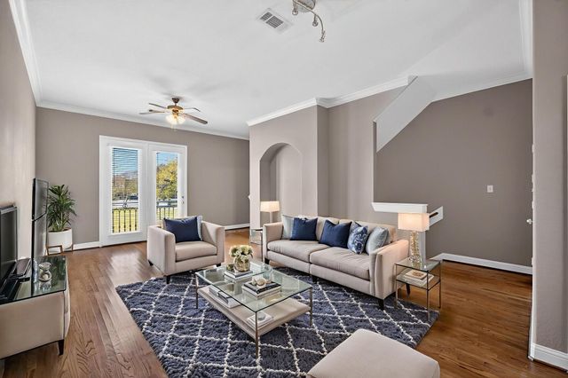 320 Cathedral Square, Beaumont, TX 77701