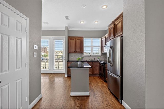 320 Cathedral Square, Beaumont, TX 77701