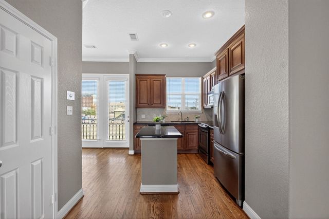 320 Cathedral Square, Beaumont, TX 77701