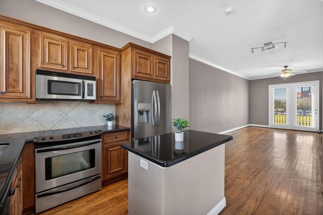 320 Cathedral Square, Beaumont, TX 77701