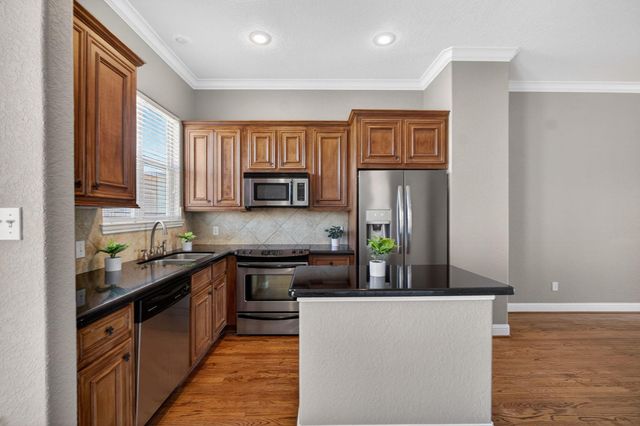 320 Cathedral Square, Beaumont, TX 77701